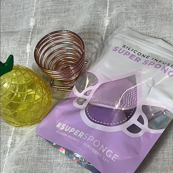 Mario Badescu Green Velvet Bag with Gold Dots Bundled with MakeUp Sponges Travel - Picture 12 of 14